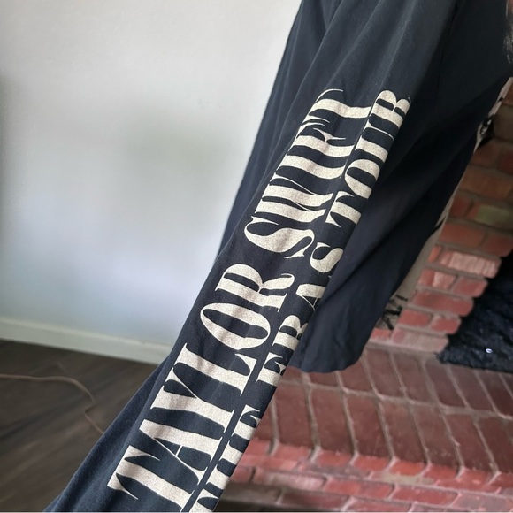 Taylor Swift The Eras Tour Long Sleeve Shirt in Black Sz S - Picture 6 of 7